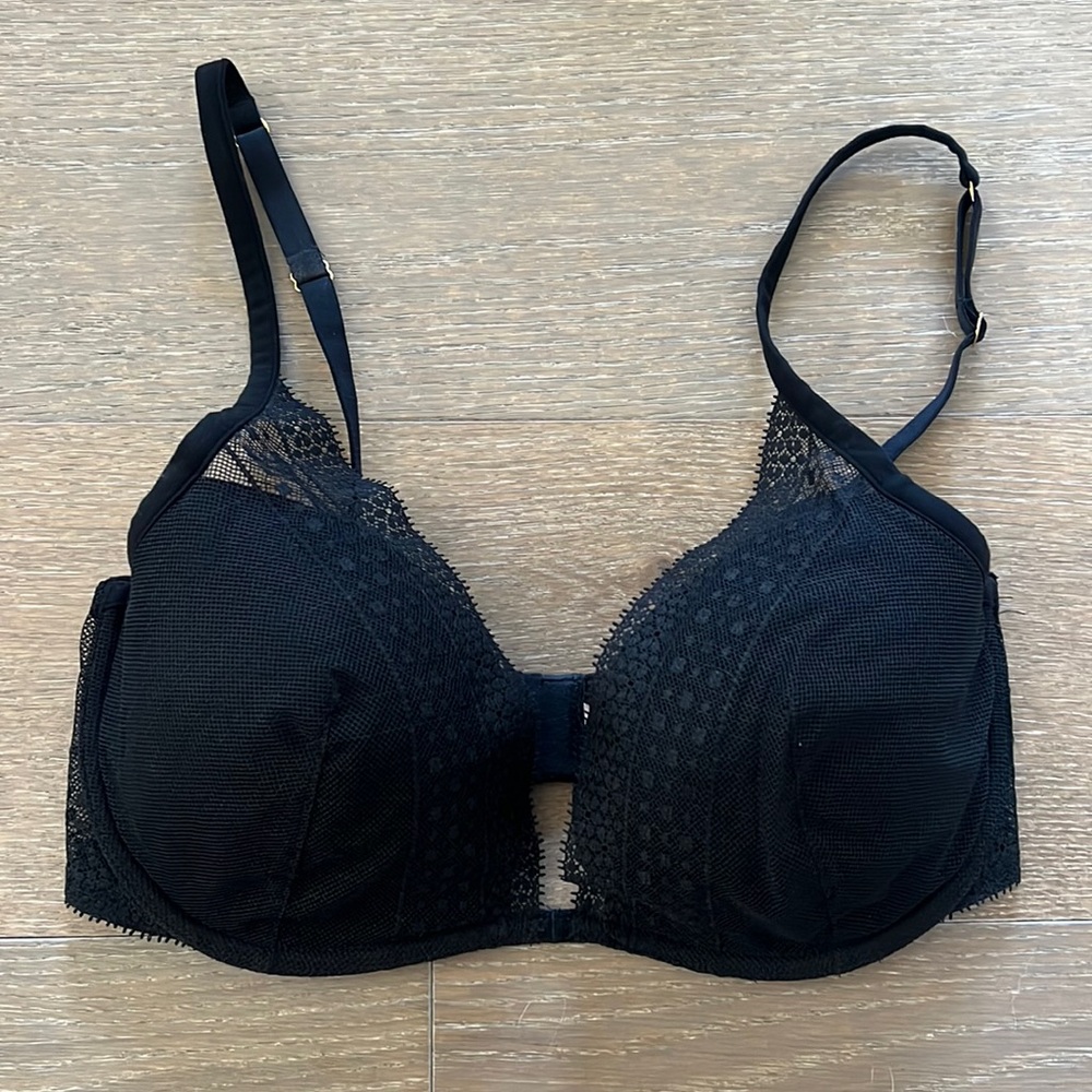 Incredible by Victoria’s Secret Plunge Black Lace Bra | 34DD
